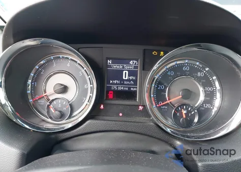 2013 Chrysler Town & Country Touring z USA, uszkodzony, nr VIN 2C4RC1BG8DR774426